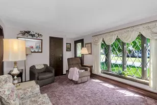 111 Woodcrest Cir, Chicopee, MA 01020 - Photo 12