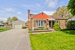 111 Woodcrest Cir, Chicopee, MA 01020 - Photo 2