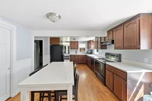 609 Willard St, Leominster, MA 01453 - Photo 2