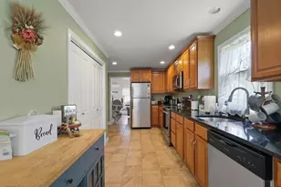 34 Harbeck St, Acushnet, MA 02743 - Photo 4
