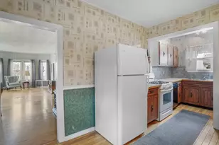 122 S Walker St, Lowell, MA 01851 - Photo 12