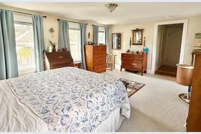 27 Holyoke St, Easthampton, MA 01027 - Photo 26