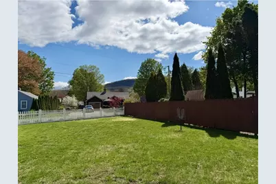 27 Holyoke St, Easthampton, MA 01027 - Photo 32