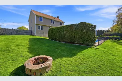 17 Wildflower Cir, Westfield, MA 01085 - Photo 10