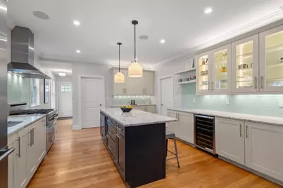 9 Bartlett Cres #1, Brookline, MA 02446 - Photo 4