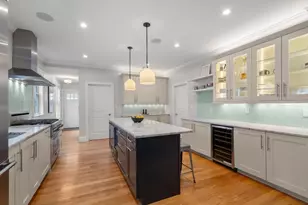 9 Bartlett Crescent, Brookline, MA 02446 - Photo 4
