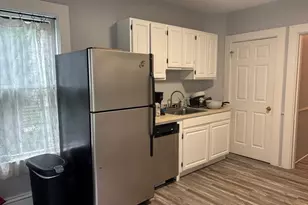 204 Banks, Cambridge, MA 02138 - Photo 4