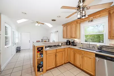 616 Cooley St, Springfield, MA 01128 - Photo 8