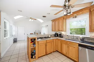 616 Cooley St, Springfield, MA 01128 - Photo 8