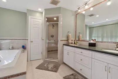 8 Hawthorne St, Watertown, MA 02472 - Photo 22