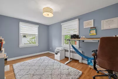 8 Hawthorne St, Watertown, MA 02472 - Photo 12