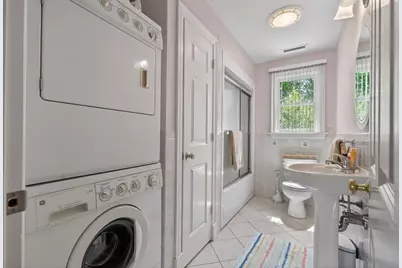 8 Hawthorne St, Watertown, MA 02472 - Photo 18