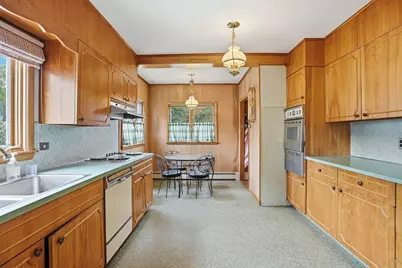 152 Manchester St, Leominster, MA 01453 - Photo 16