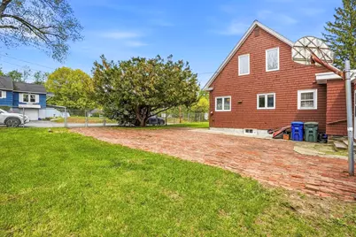 152 Manchester St, Leominster, MA 01453 - Photo 30