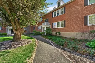 21 Hammond Pond Prkw, Newton, MA 02467 - Photo 2