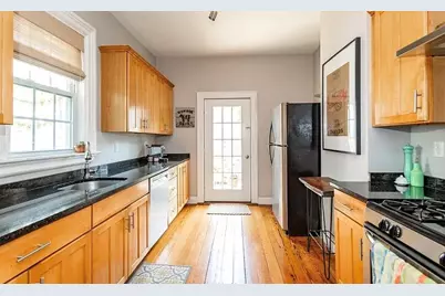 262 W 5th St, Boston, MA 02127 - Photo 4