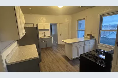 30 Elliot St #3, Worcester, MA 01605 - Photo 2