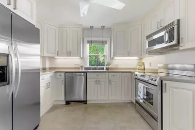 6 Highland St, Wakefield, MA 01880 - Photo 10
