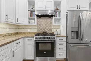 7 Upton St, Boston, MA 02118 - Photo 6