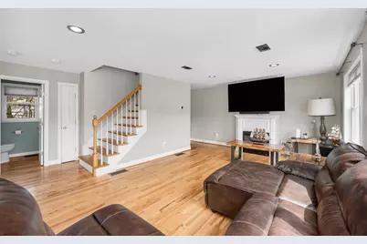 821 Merrimack Ave, Dracut, MA 01826 - Photo 8