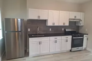 241 Walnut St, Chelsea, MA 02150 - Photo 2