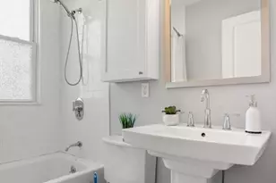 34 Catherine St, Boston, MA 02131 - Photo 12