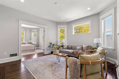 34 Catherine St #6, Boston, MA 02131 - Photo 4