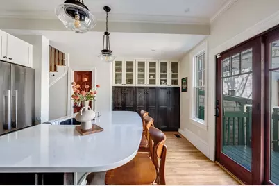 582 E 7th St, Boston, MA 02127 - Photo 12