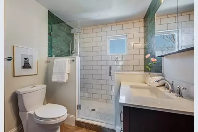 582 E 7th St, Boston, MA 02127 - Photo 30