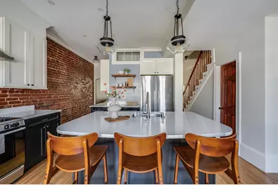 582 E 7th St, Boston, MA 02127 - Photo 8