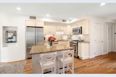 314 W 4th St #3, Boston, MA 02127 - Photo 2