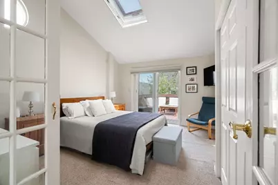 314 W 4th St #3, Boston, MA 02127 - Photo 2