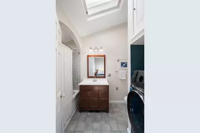 314 W 4th St #3, Boston, MA 02127 - Photo 14
