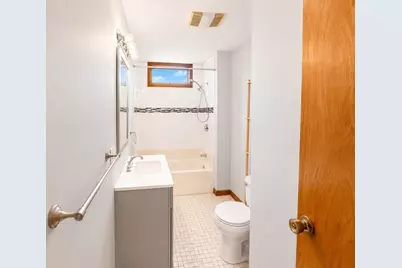 544-546 Plymouth Ave, Fall River, MA 02721 - Photo 16