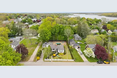194 Grove Ave, Somerset, MA 02726 - Photo 10