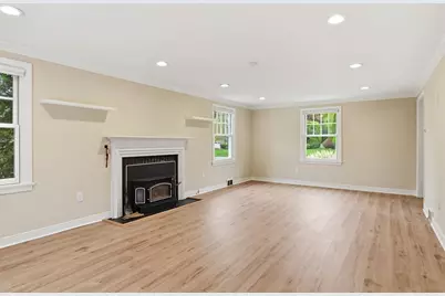107 Viscount Rd, Longmeadow, MA 01106 - Photo 6