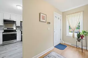 204 Laurelwood Dr, Hopedale, MA 01747 - Photo 4