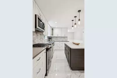 218 Hollis St, Holliston, MA 01746 - Photo 8