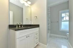810 E 3rd St, Boston, MA 02127 - Photo 10