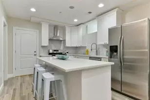 810 E 3rd St, Boston, MA 02127 - Photo 2