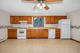 1470 Varnum Ave, Lowell, MA 01854 - Photo 4