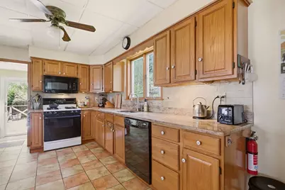 17 Buttonwood St, New Bedford, MA 02740 - Photo 8