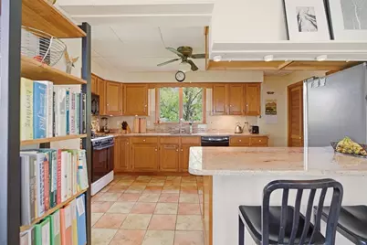 17 Buttonwood St, New Bedford, MA 02740 - Photo 14
