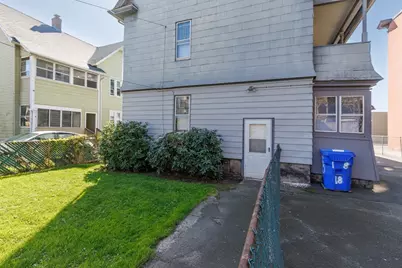 18 Wendell Pl, Springfield, MA 01105 - Photo 2