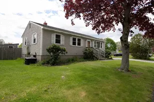 28 Lafayette St, Amesbury, MA 01913 - Photo 6