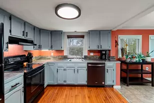 16 Oxford St, West Boylston, MA 01583 - Photo 8