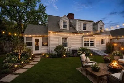 39 Pleasant St, Holyoke, MA 01040 - Photo 4