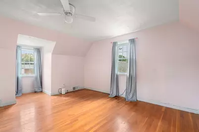 39 Pleasant St, Holyoke, MA 01040 - Photo 18