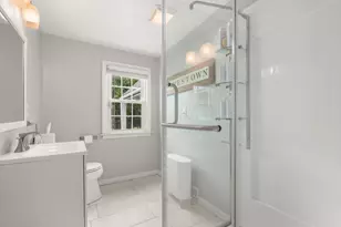 39 Pleasant St, Holyoke, MA 01040 - Photo 16