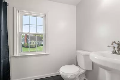 39 Pleasant St, Holyoke, MA 01040 - Photo 20